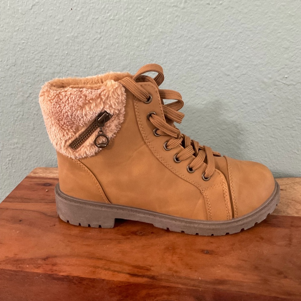 Tan Women's Ankle Boots with Faux Fur Lining
